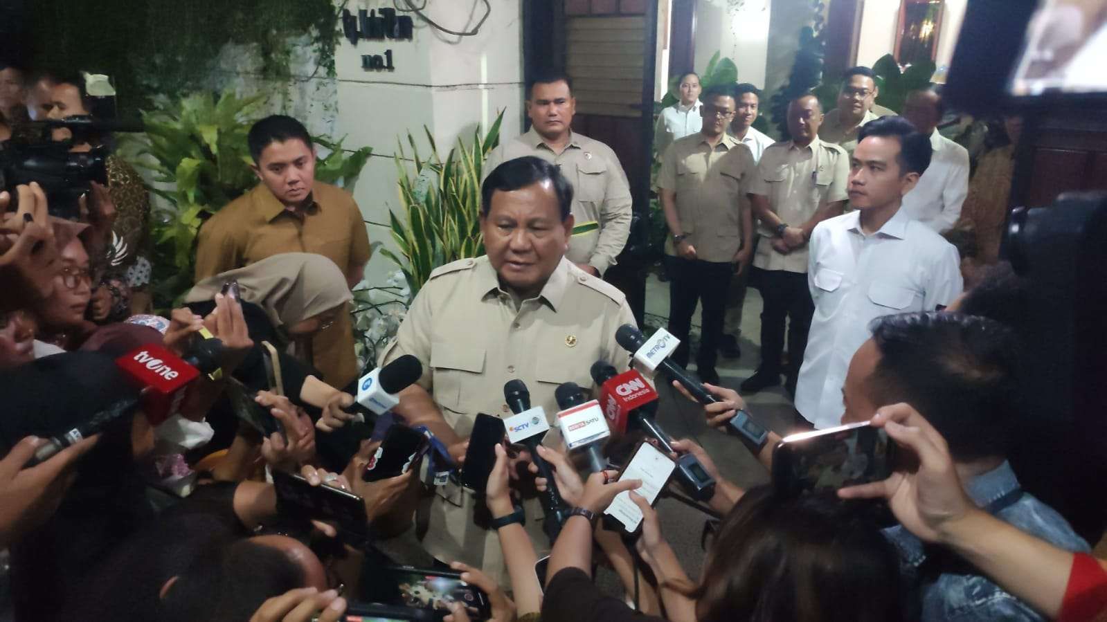 Suasana Hangat! Prabowo Temui Jokowi Jelang Penutupan Kongres PSI di Solo
