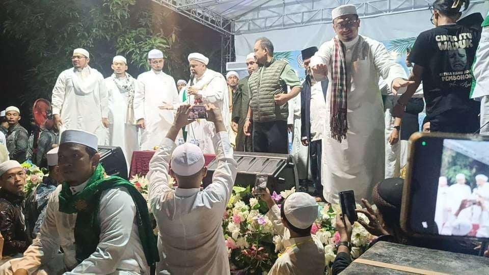 Kisruh Pengajian Habib Rizieq: Polisi dan Warga Luka-luka