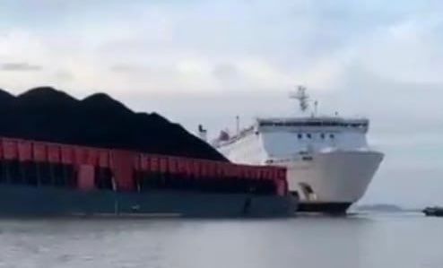 Insiden di Sungai Barito: Kapal Dharma Kartika II Tabrak Tongkang, Tak Ada Korban Jiwa